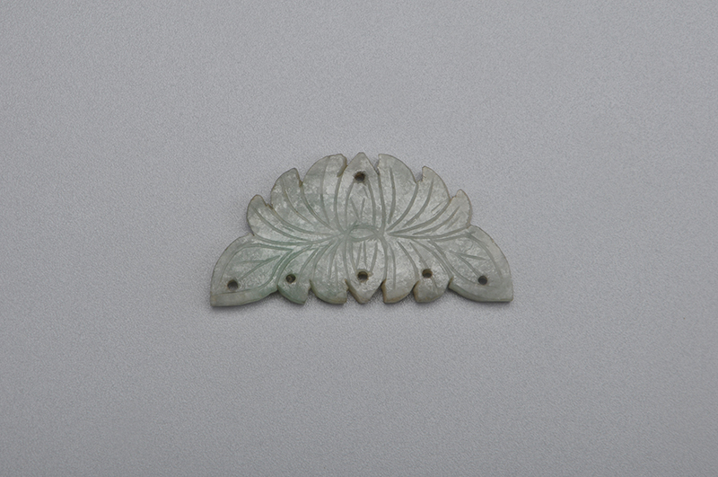 清菊花形玉饰件